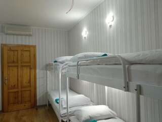 Хостелы VIP hostel Мукачево Спальное место на двухъярусной кровати в общем номере для женщин-1